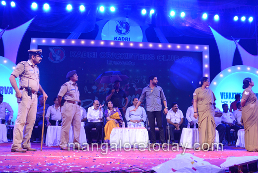 Actress Ramya faces heat of activists in Mangaluru 1